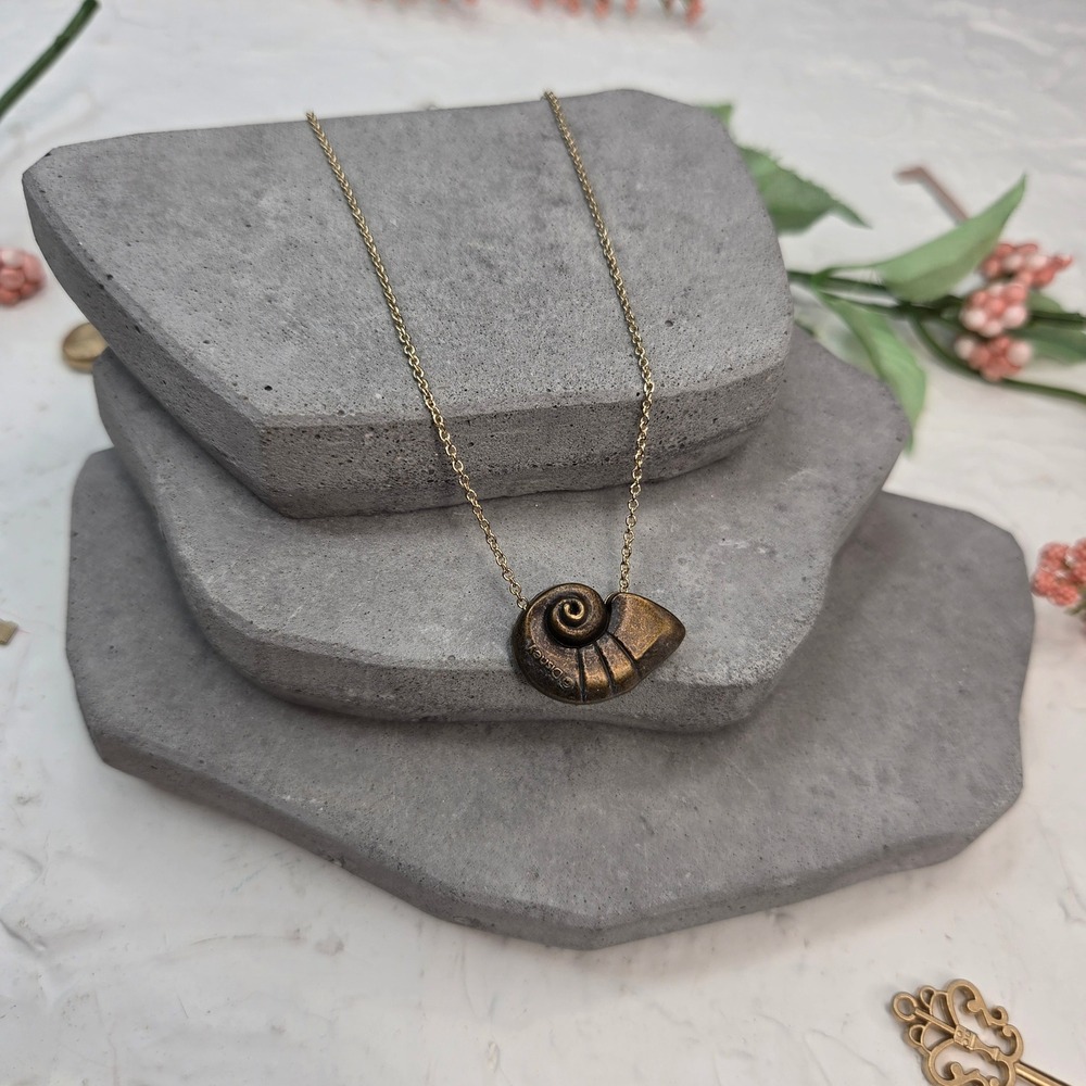 Disney Little Mermaid Ursula Nautilus Shell Necklace Gold Tone Antique Bronze